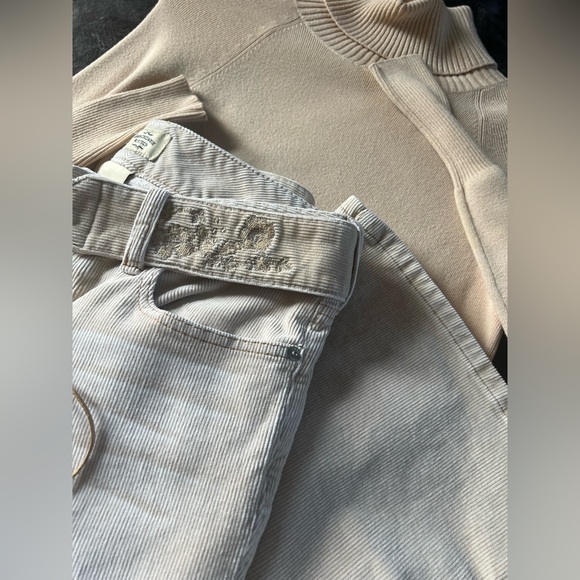 RARE A&F Vintage belted cream courdoroy with embroidery. Size 2. - Picture 14 of 15